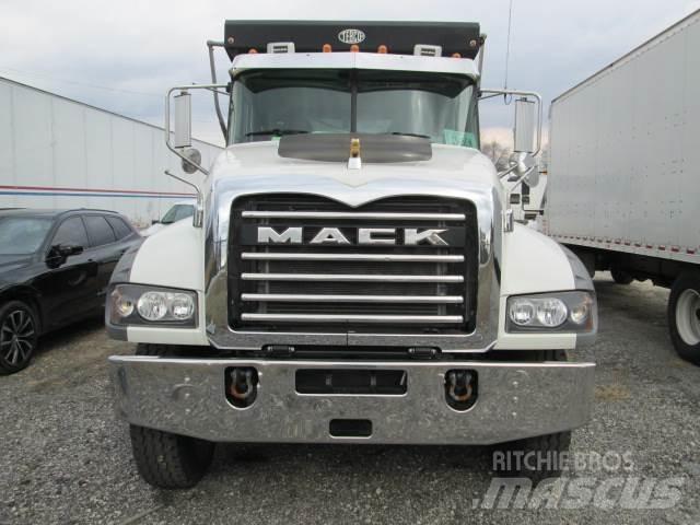 Mack GR64F Tippbil