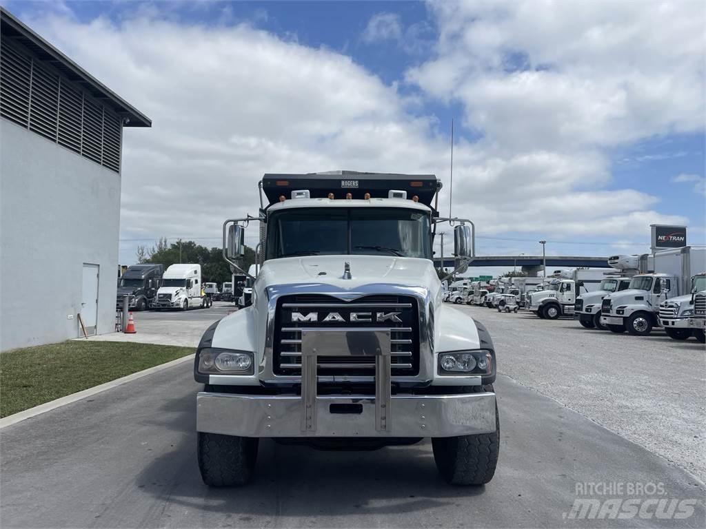 Mack GR64F Tippbil
