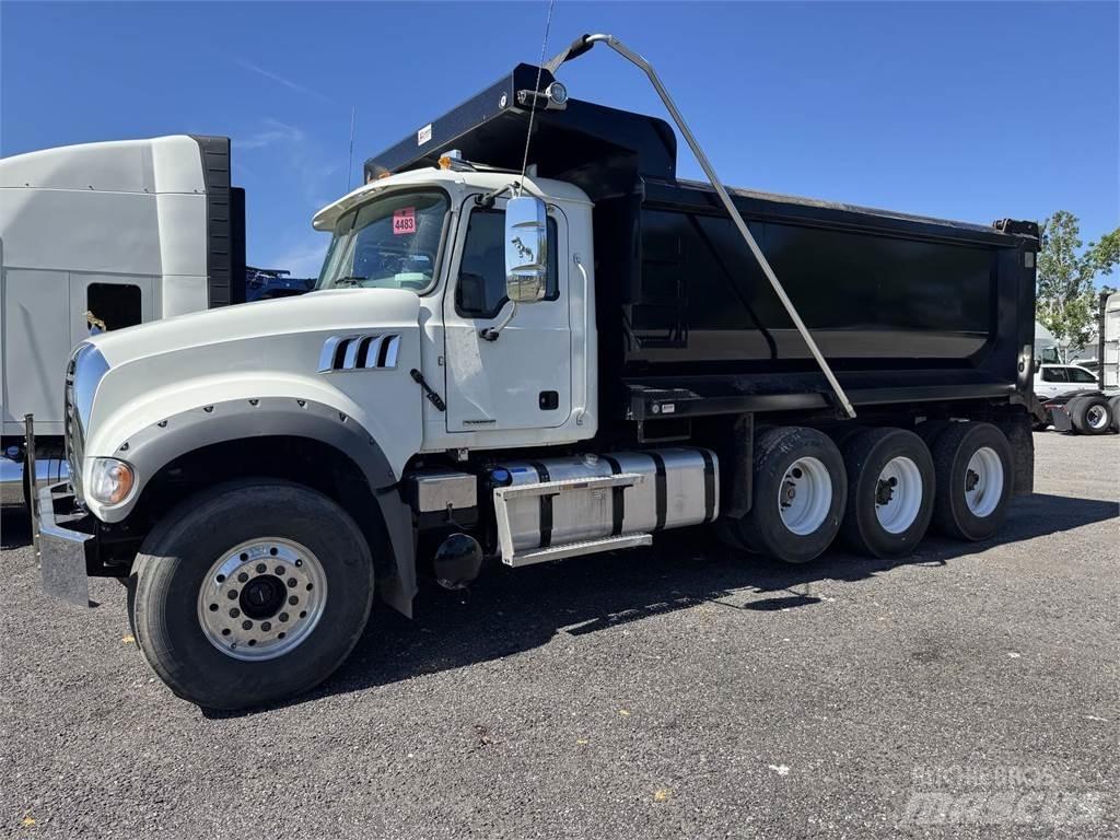 Mack GR64F Tippbil