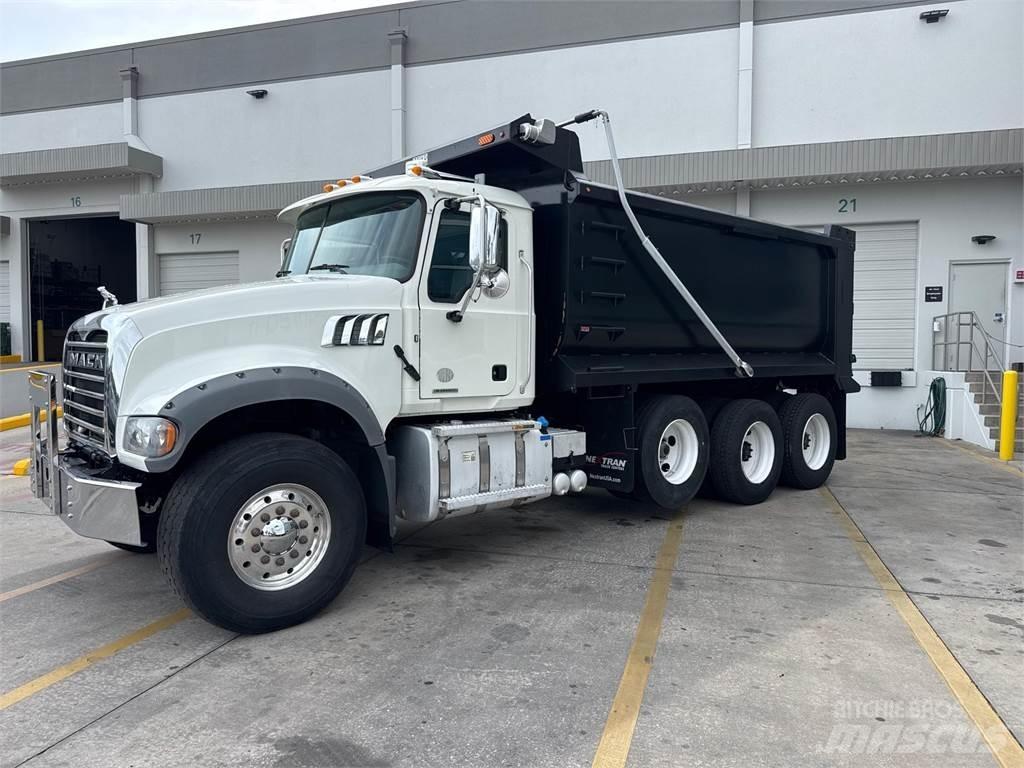 Mack GR64F Tippbil