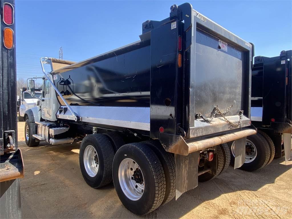 Mack GR64F Tippbil