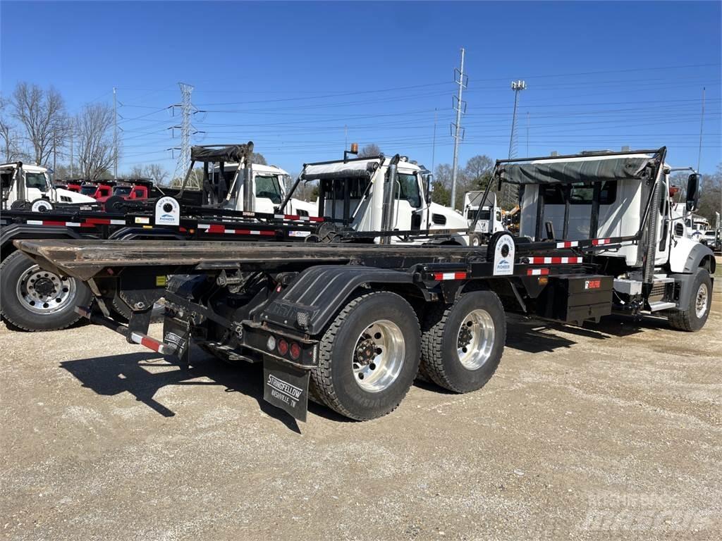 Mack GR64F Krokbil