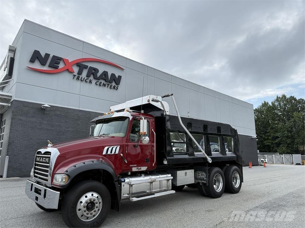 Mack GR64F Tippbil
