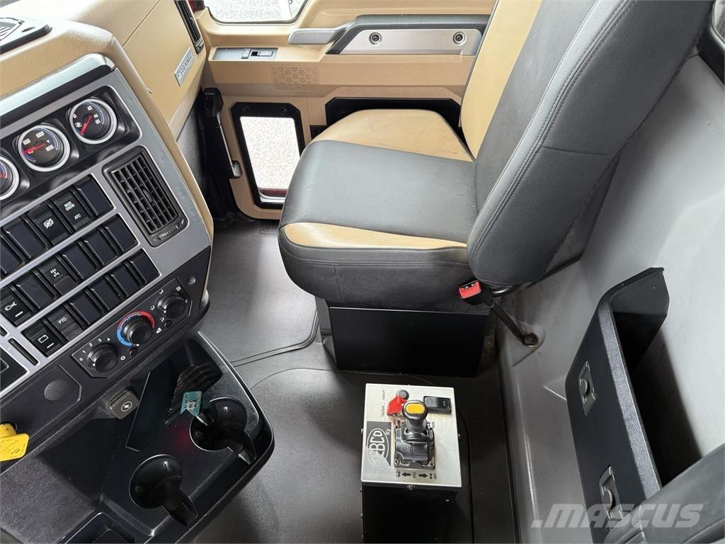 Mack GR64F Tippbil