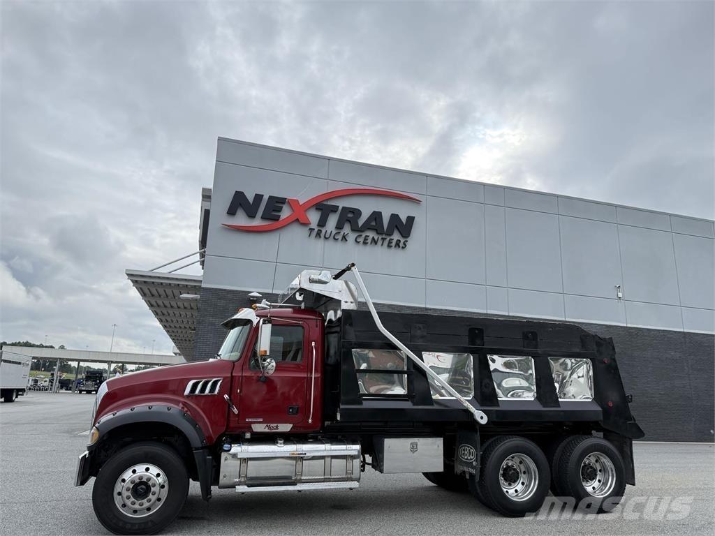 Mack GR64F Tippbil