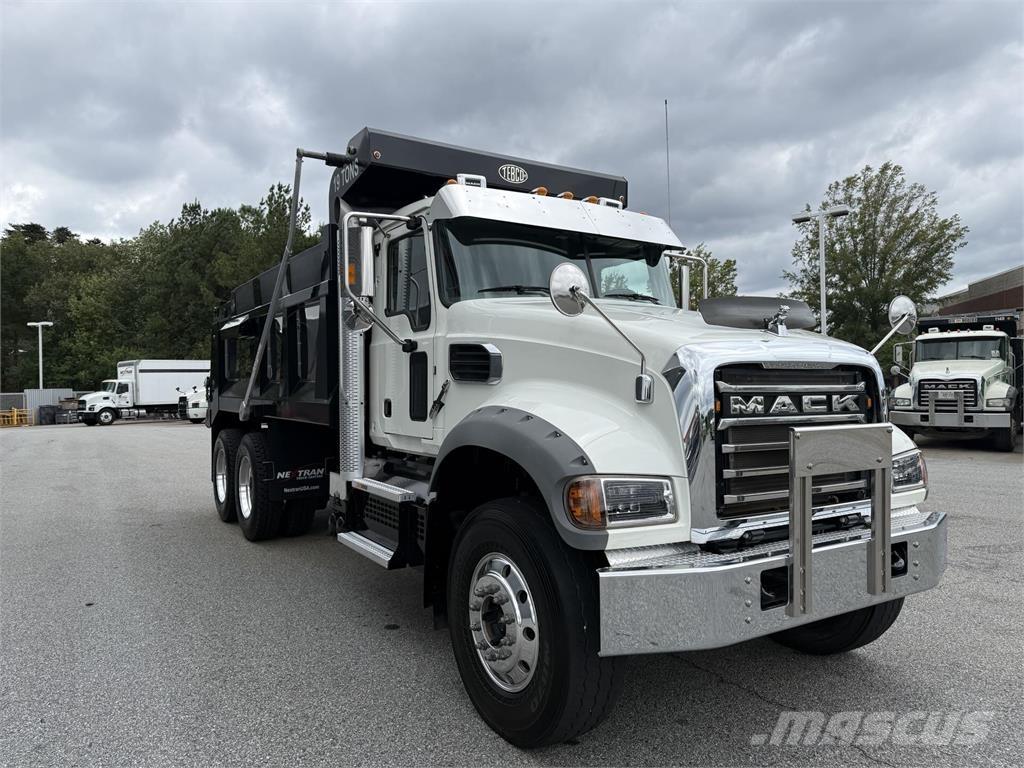 Mack GR64F Tippbil