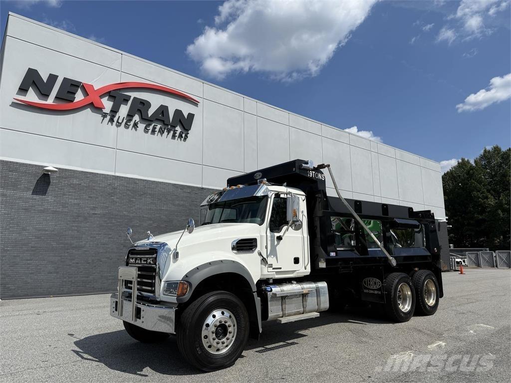 Mack GR64F Tippbil