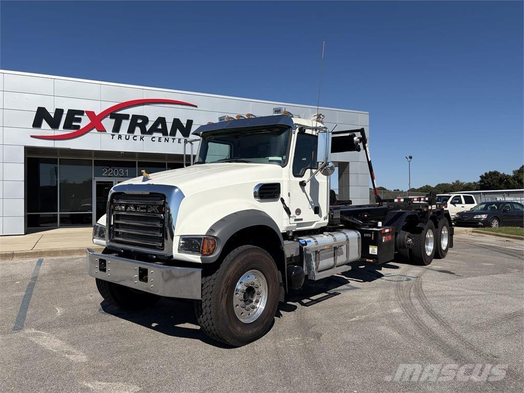 Mack GR64F Andre lastebiler