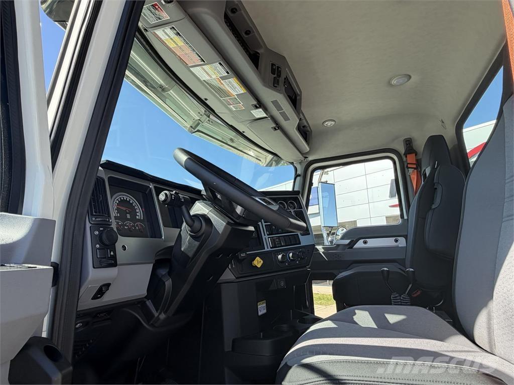 Mack GR64F Andre lastebiler