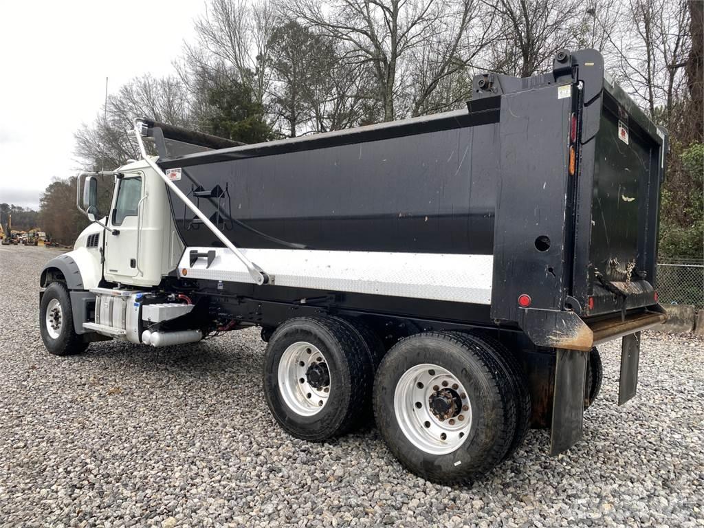 Mack GR64FR Tippbil