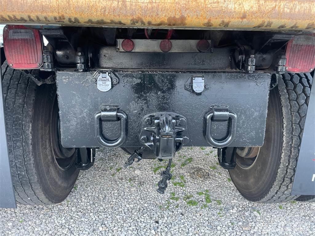 Mack GR64FR Tippbil