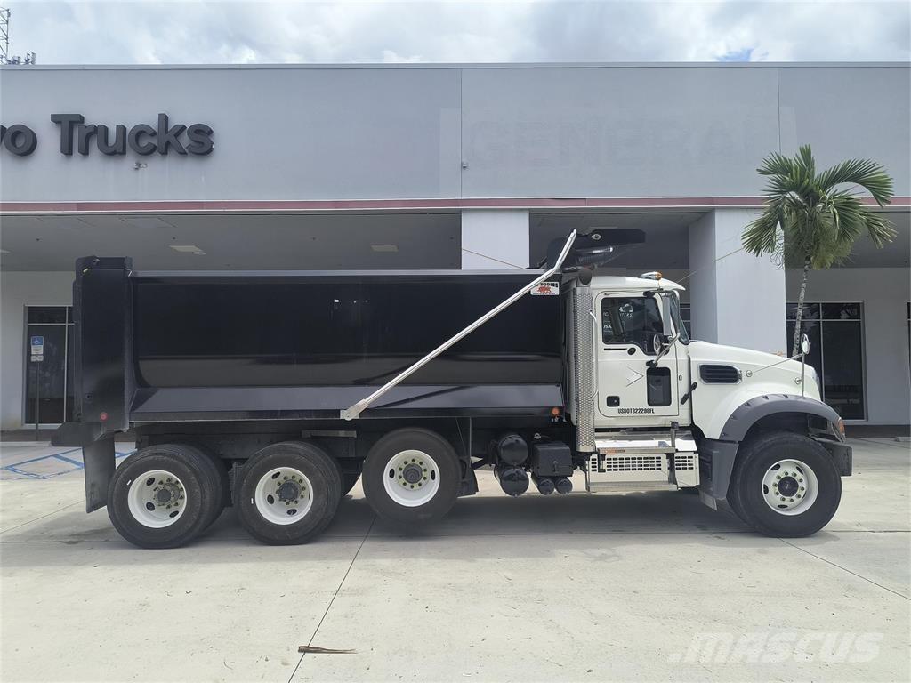 Mack GR64FR Tippbil