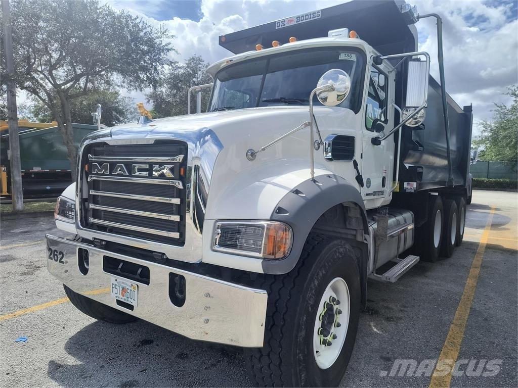 Mack GR64FR Tippbil