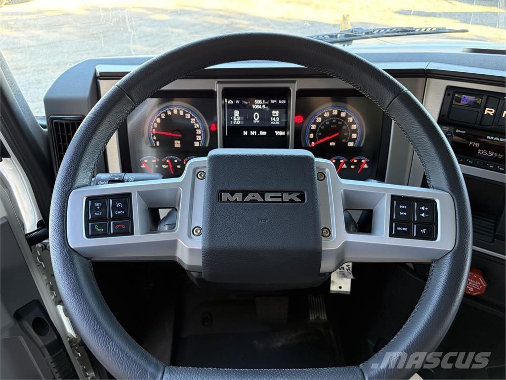 Mack GR64FR Tippbil