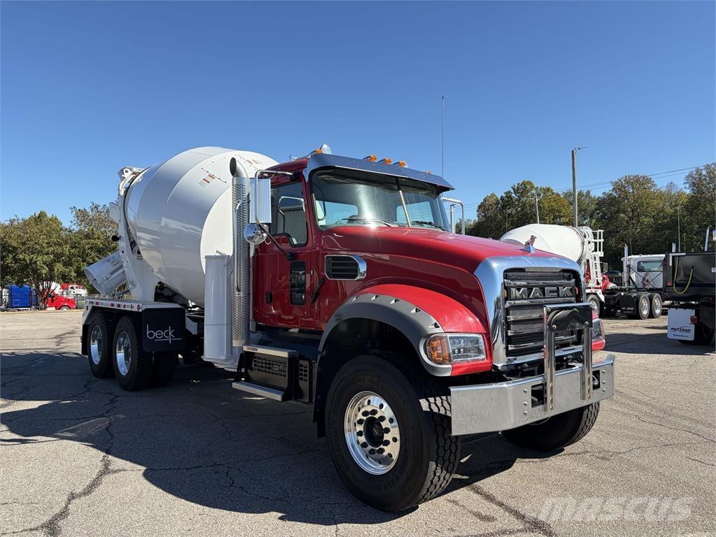 Mack GR64FR Betongbiler