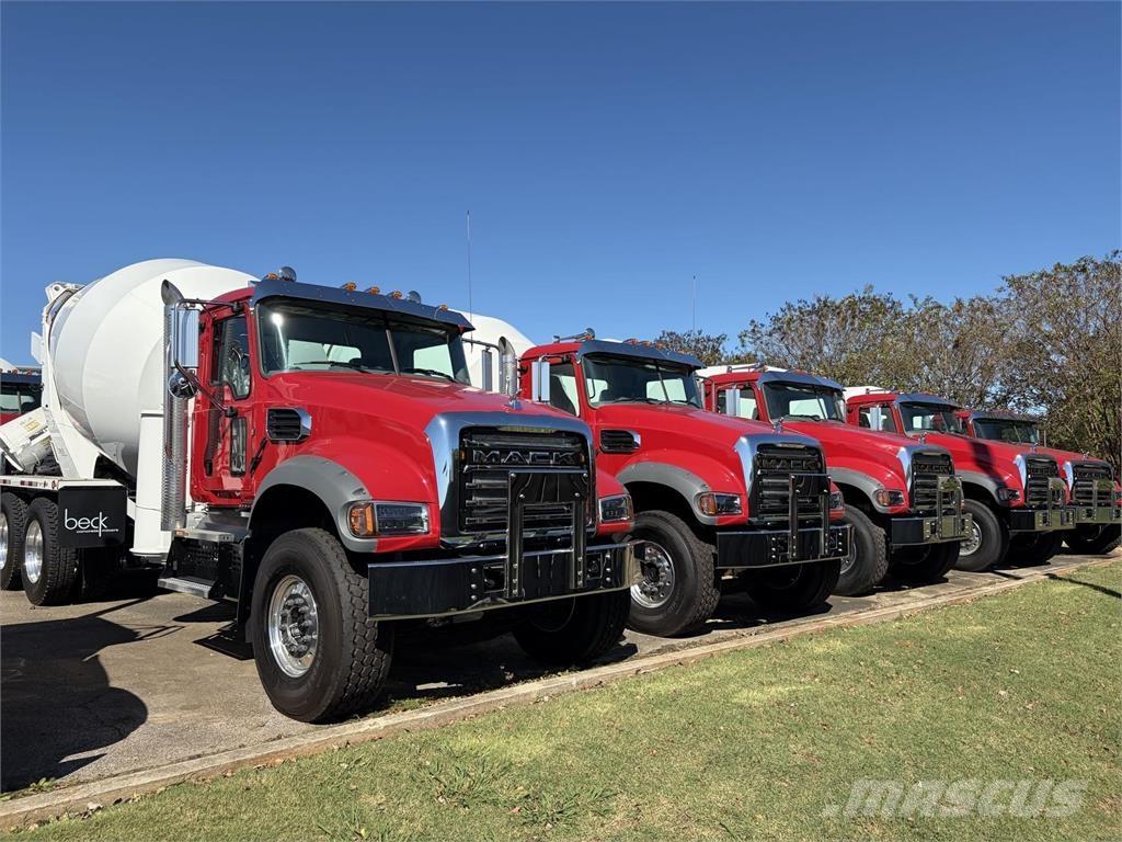 Mack GR64FR Betongbiler