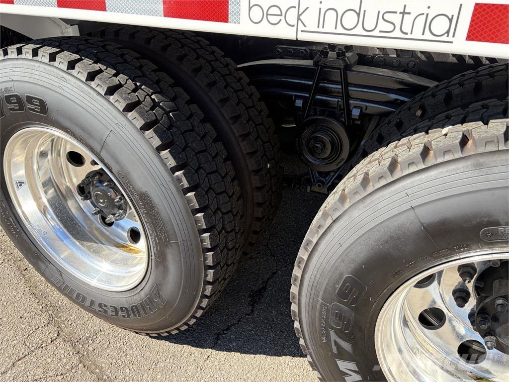 Mack GR64FR Betongbiler