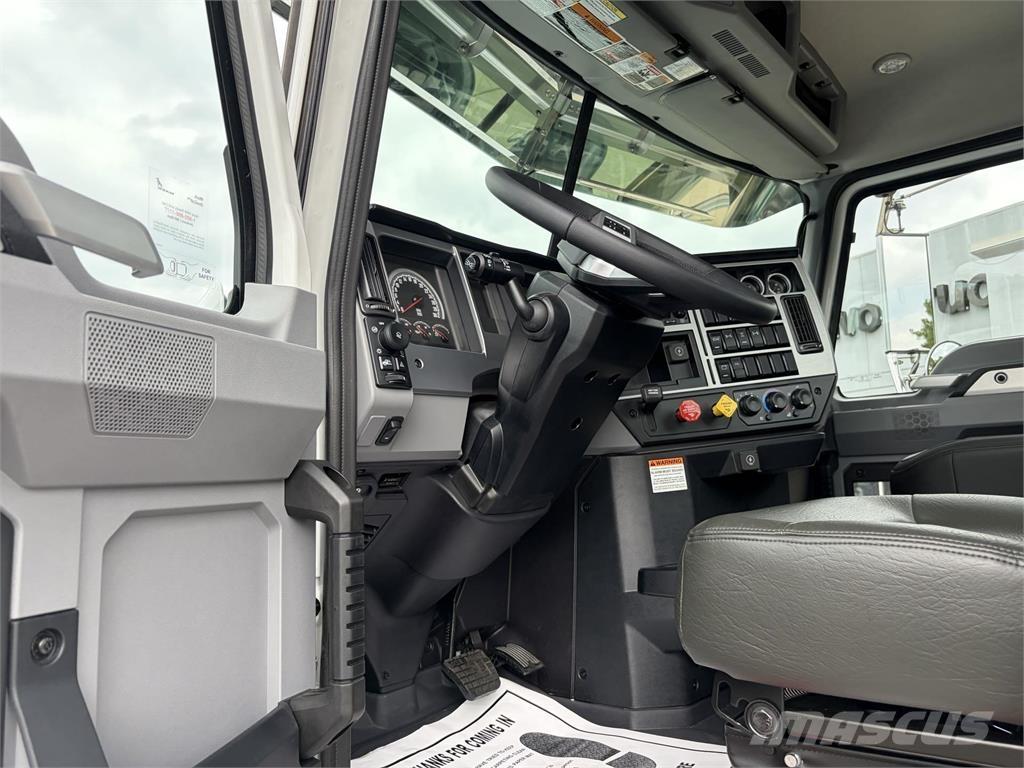 Mack GR64FT Trekkvogner