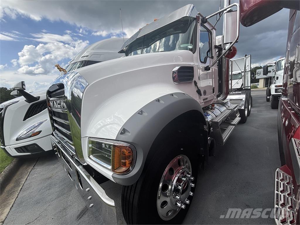 Mack GR64FT Trekkvogner