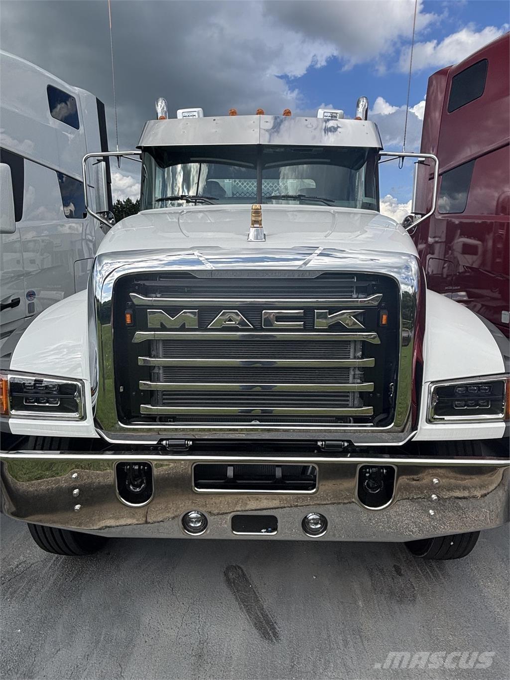 Mack GR64FT Trekkvogner
