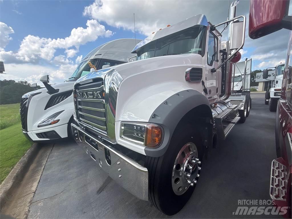 Mack GR64FT Trekkvogner