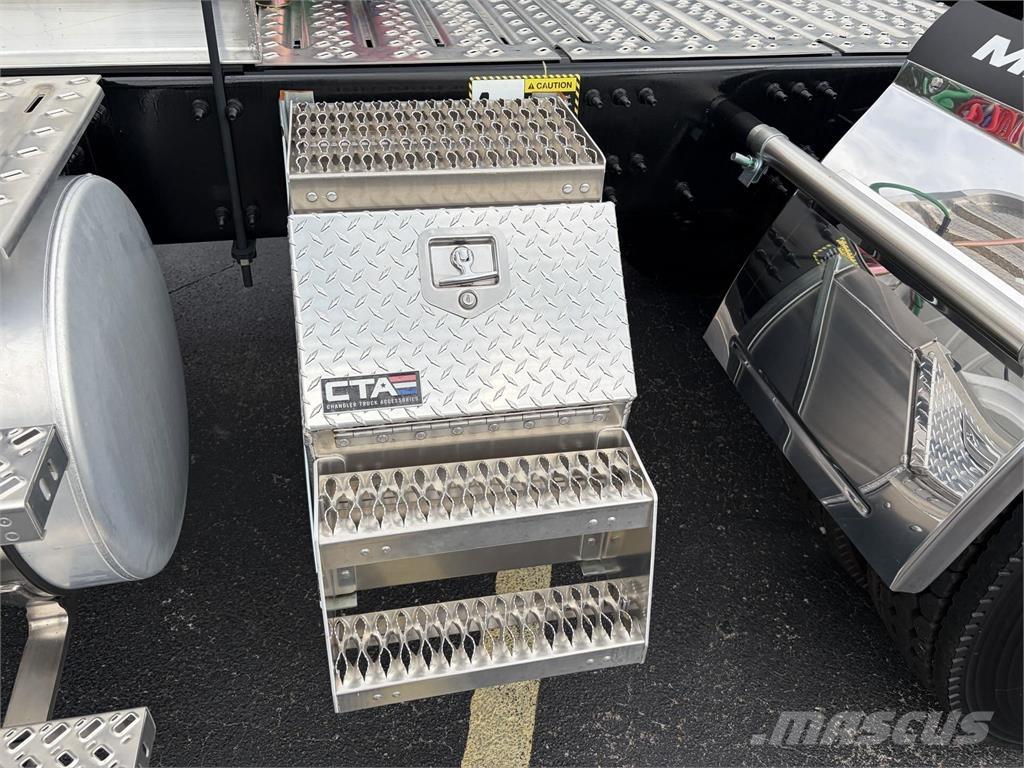 Mack GR64FT Trekkvogner