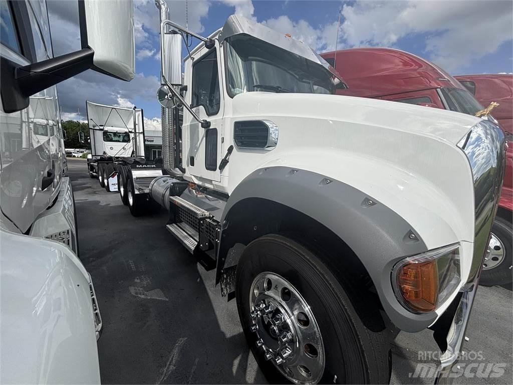 Mack GR64FT Trekkvogner