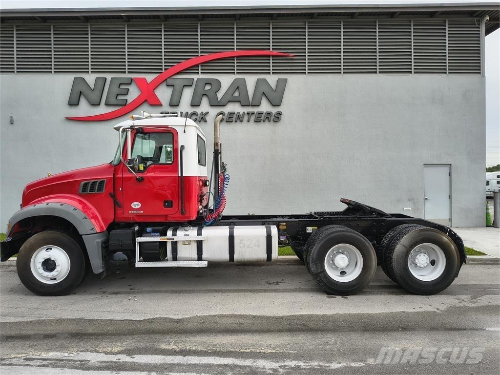 Mack GR64FT Trekkvogner