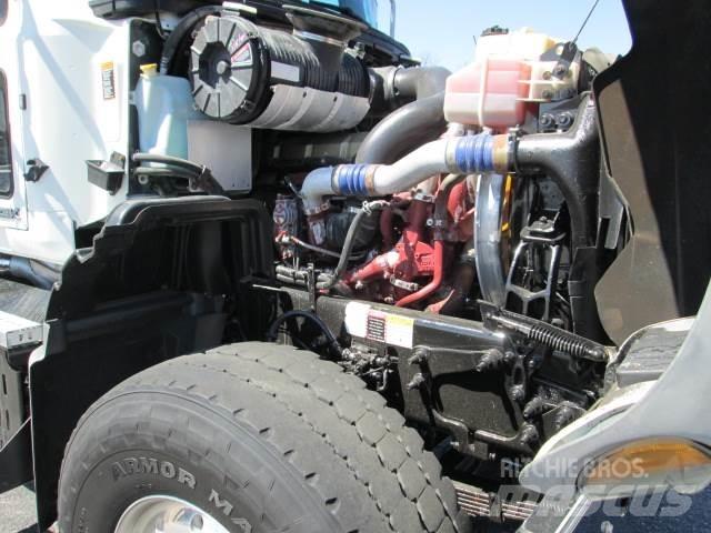 Mack GU713 Andre lastebiler