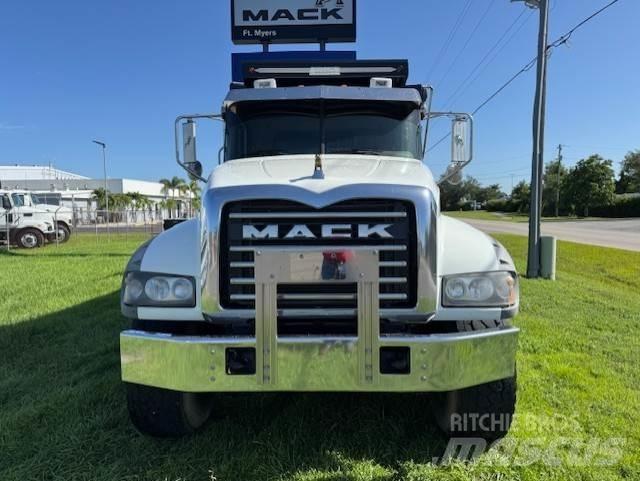 Mack GU713 Trekkvogner