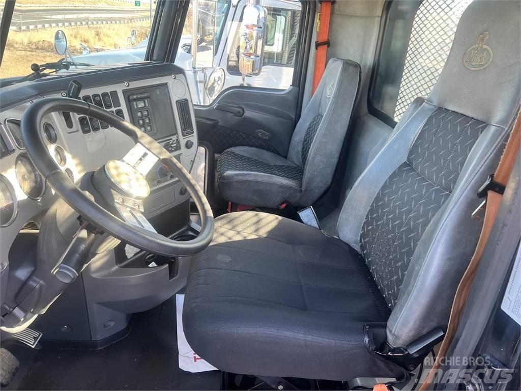 Mack GU813 Andre lastebiler