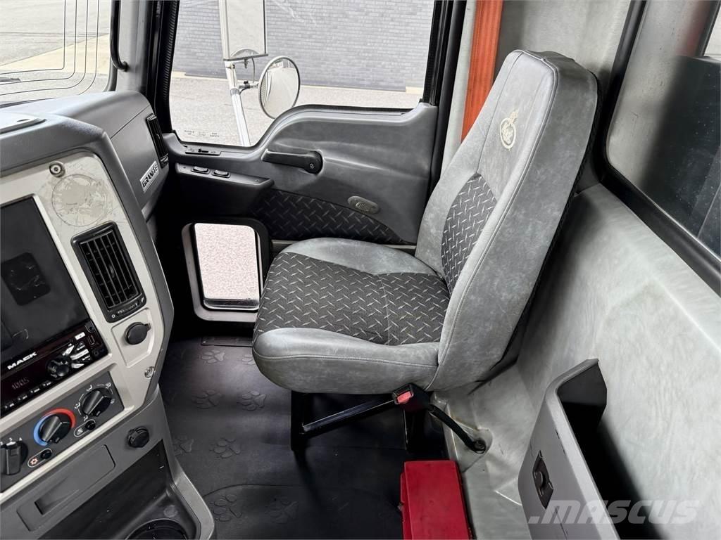 Mack GU813 Andre lastebiler