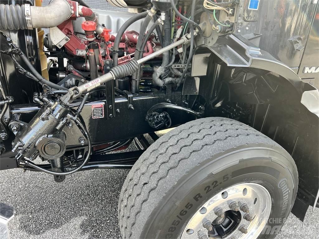 Mack GU813 Andre lastebiler