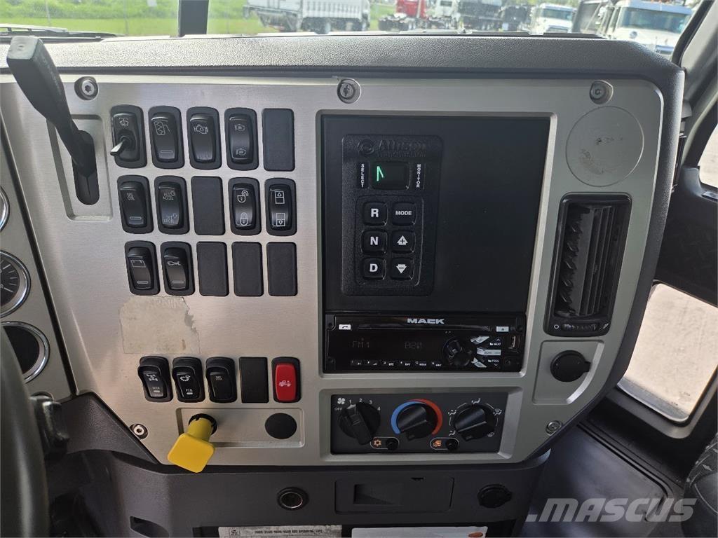 Mack GU813 Tippbil
