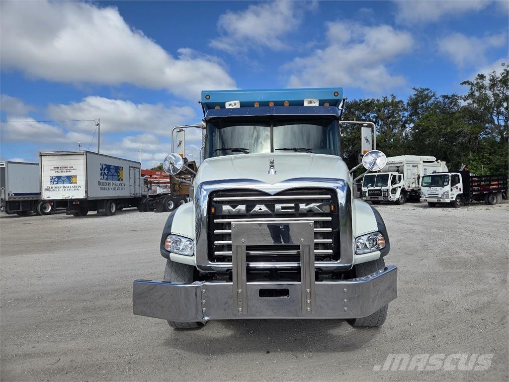 Mack GU813 Tippbil