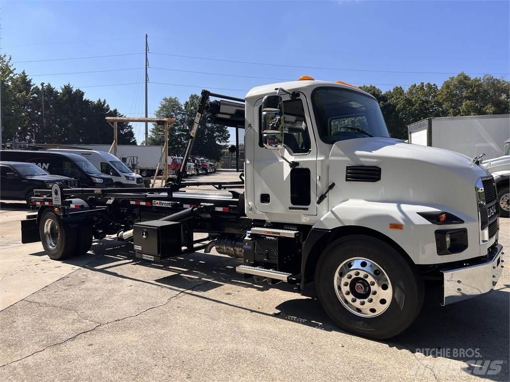Mack MD7 42R Chassis