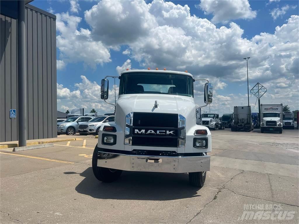 Mack MD742 Chassis