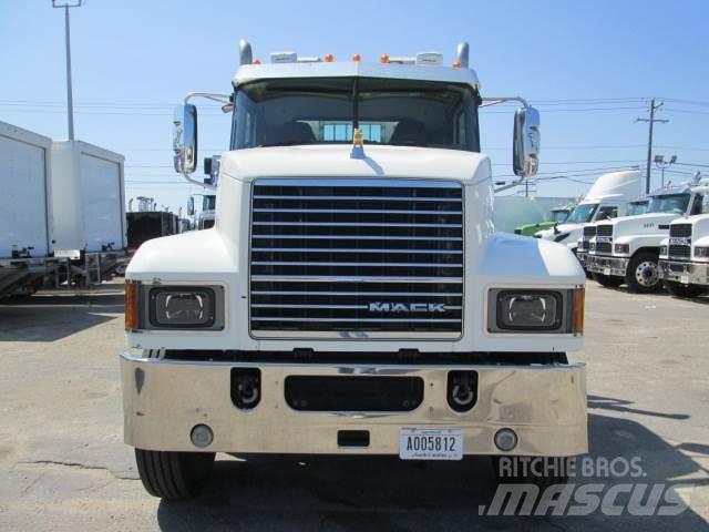 Mack PI64T Trekkvogner