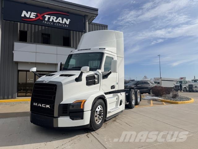 Mack PR64T DAYCAB Trekkvogner