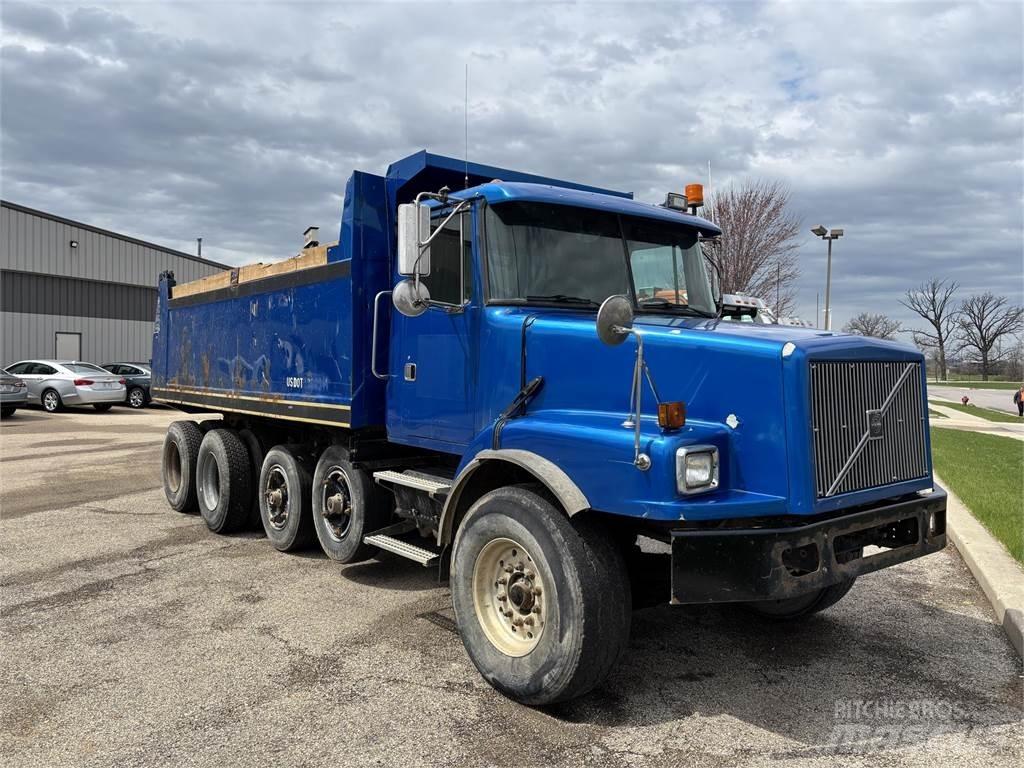 Volvo WG64T Tippbil