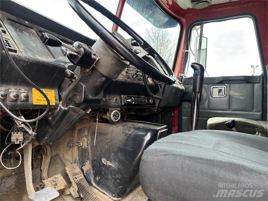 Volvo WG64T Tippbil