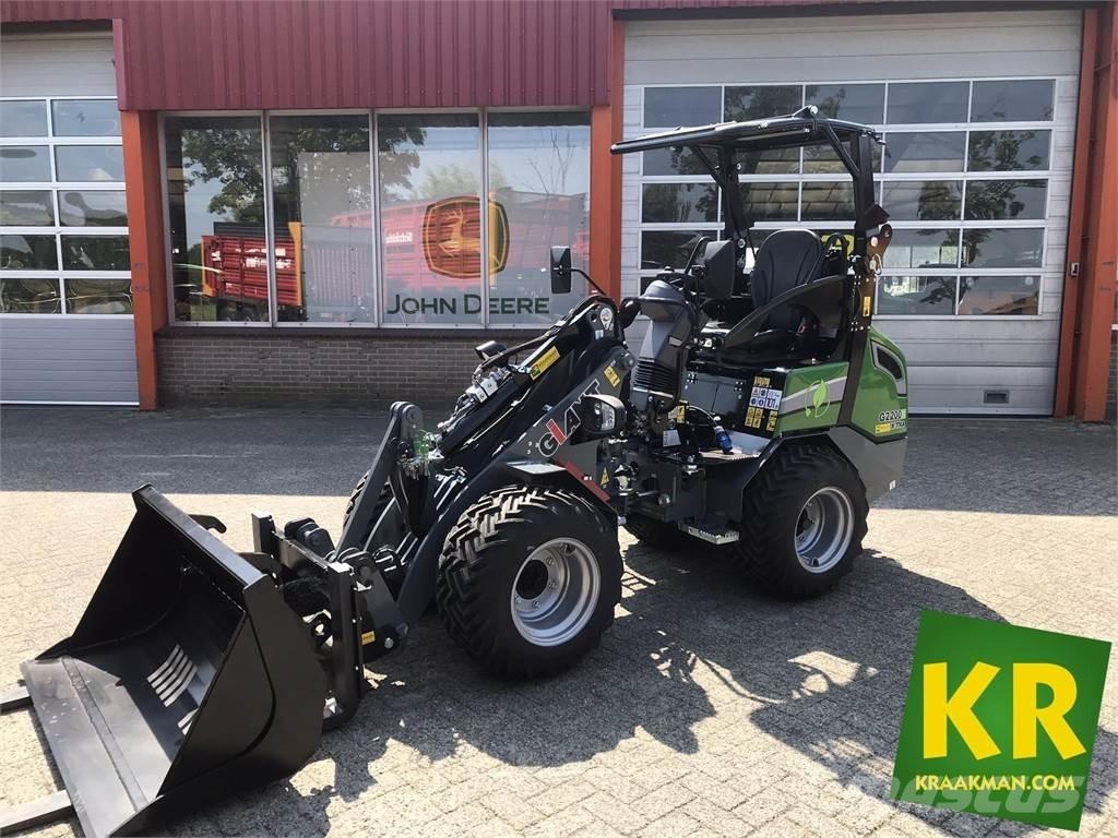 GiANT G2200E Frontlastere og graveredskap