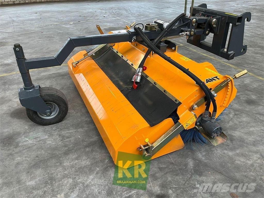 GiANT Veegmachine Feiemaskiner