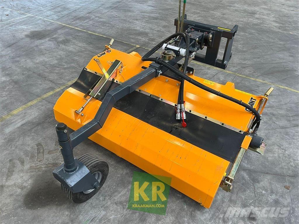 GiANT Veegmachine Feiemaskiner