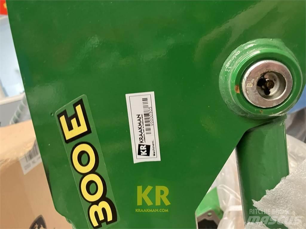 John Deere 300E Frontlastere og graveredskap