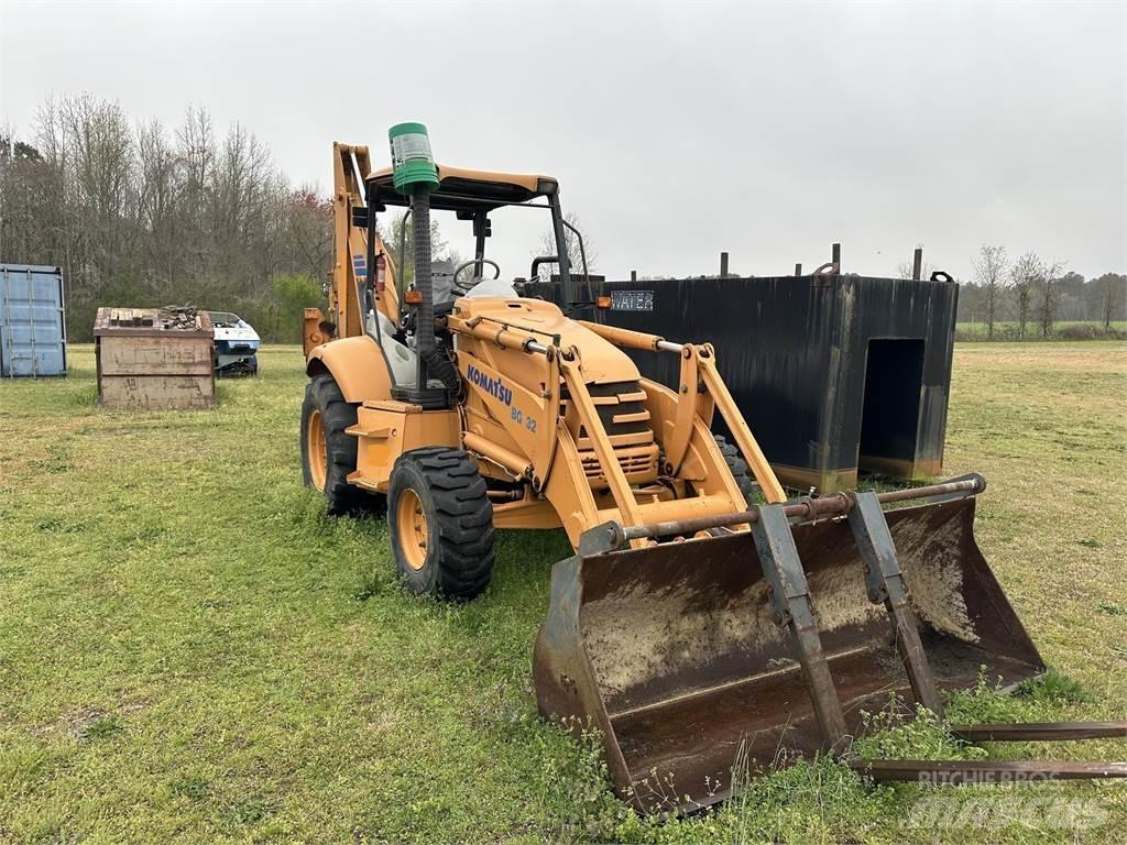 Komatsu WB140 Traktorgravere