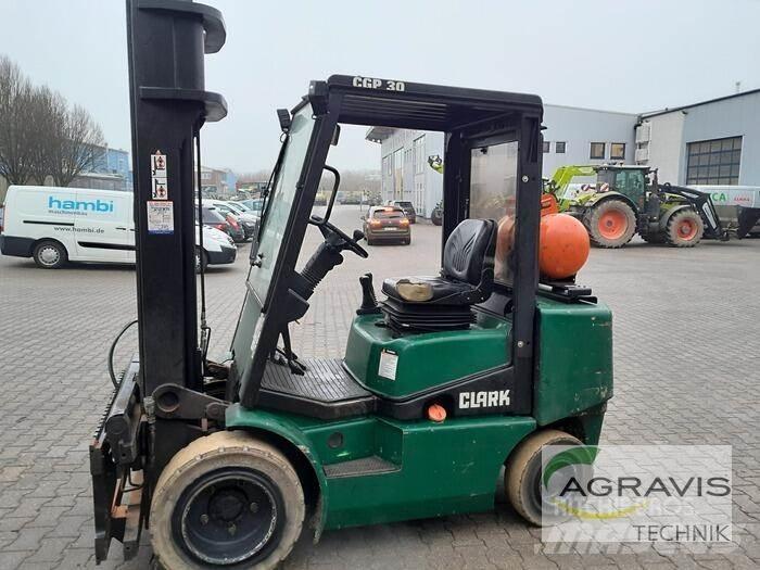 Clark CGP30 Gaffeltrucker - Annet