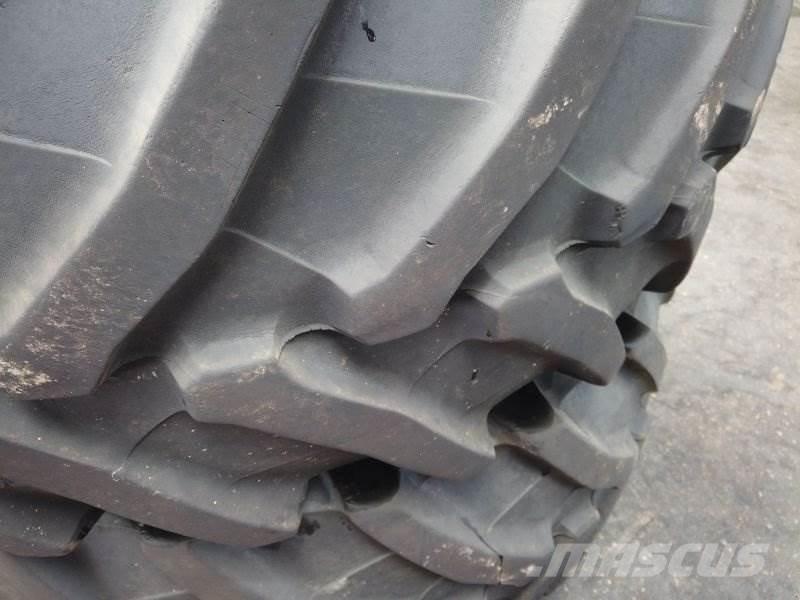 BKT 540 / 65 R30 Dekk, hjul og felger