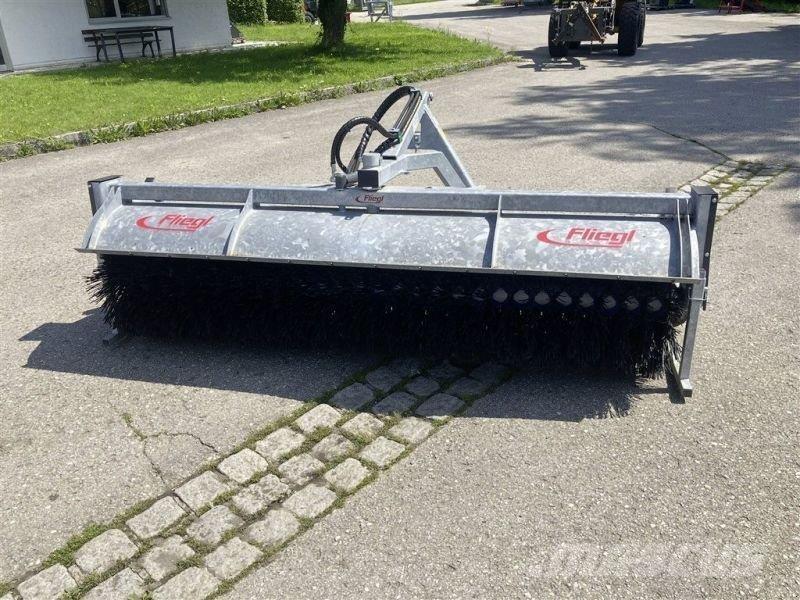 Fliegl TYP 700 Feiemaskiner