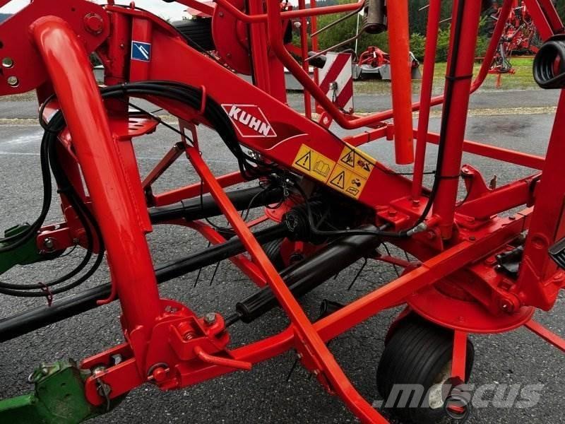 Kuhn GF 8702 Raker og høyvendere